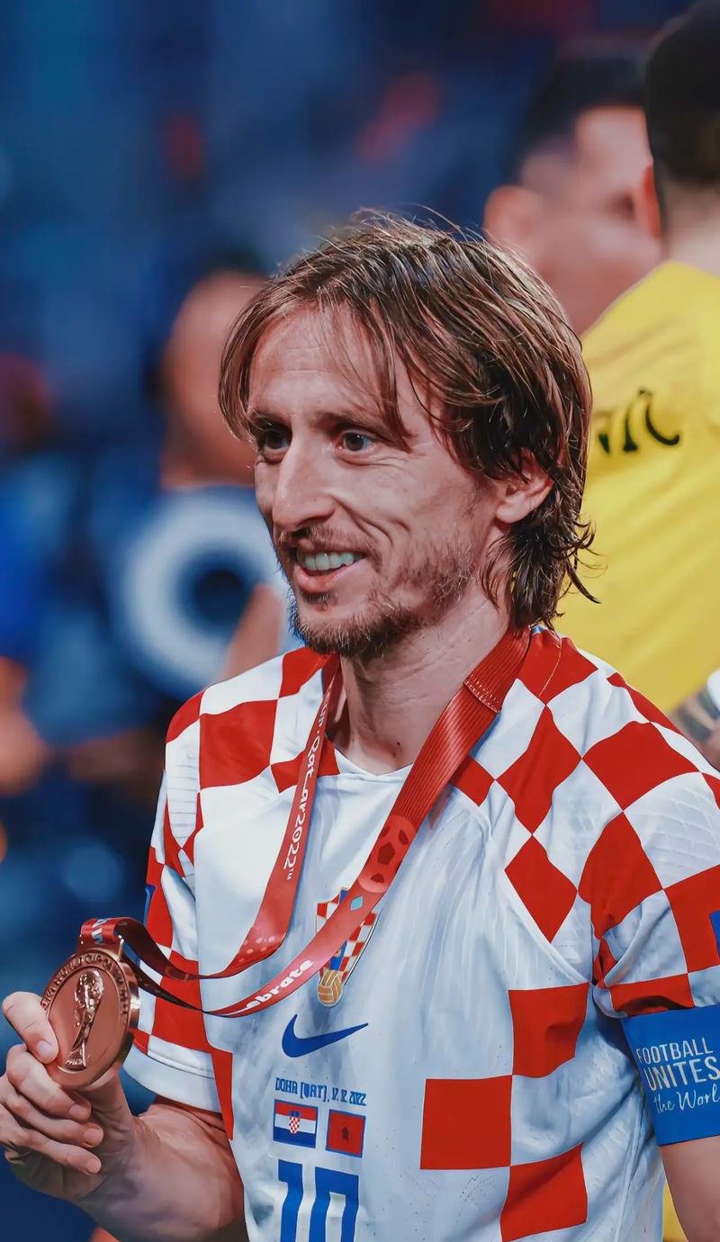 曾是首位男子体操世界冠军，退役后移居美国，如今却被美国判了刑